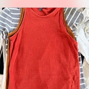 Banana Republic Tanks, T-Shirts, and Long-Sleeves